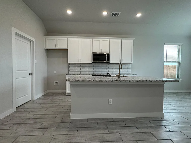 831 Rosebud Trl — Photo 7