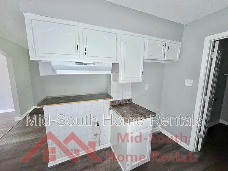 1270 Chickamauga Ave — Photo 8
