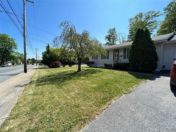 3rd image of 396 N Broadway