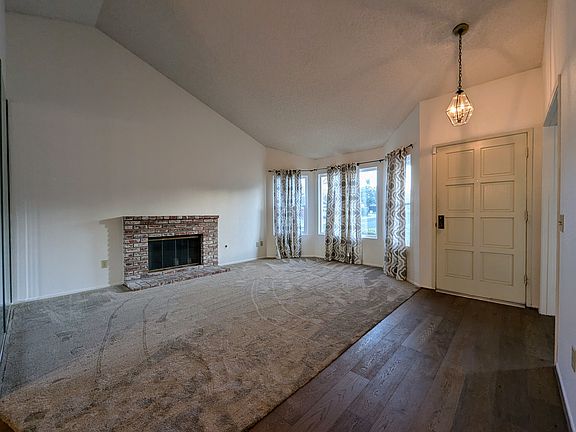 3rd image of 1468 Cresthaven Pl