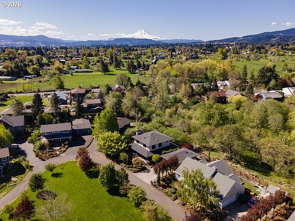 5th image of 570 Toms Dr