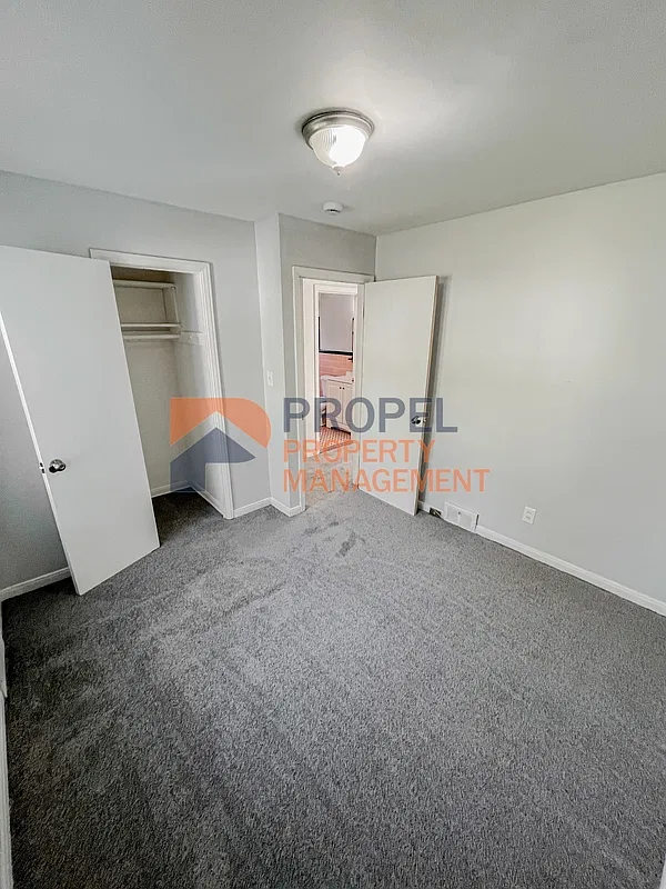 3 bed, 1.0 bath, 850 sqft, $1,300 — Photo 4