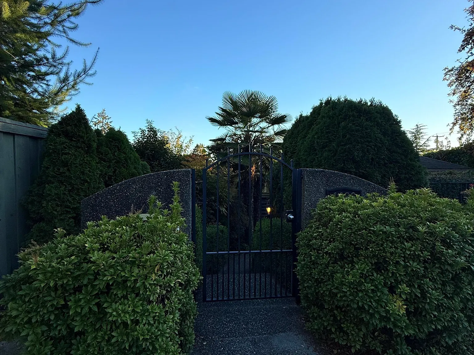 2 bed, 10 sqft, $3,900 — Photo 2