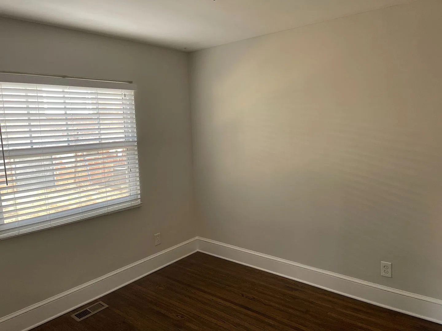 Adorable Two Bedroom Duplex in Plaza Midwood! — Photo 2