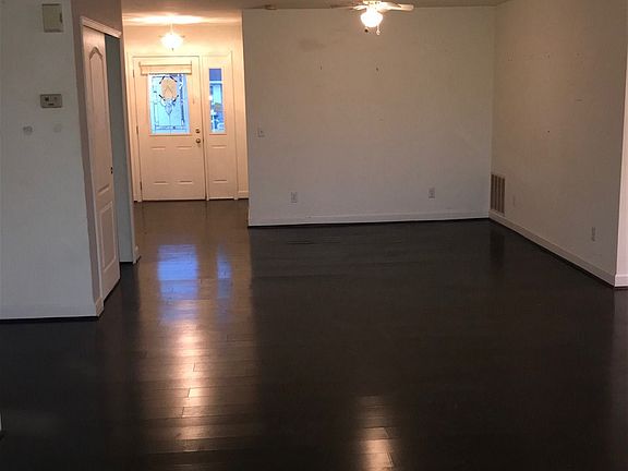 3rd image of 333 Pinecrest Dr