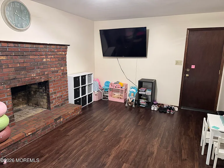 425 Main St — Photo 6