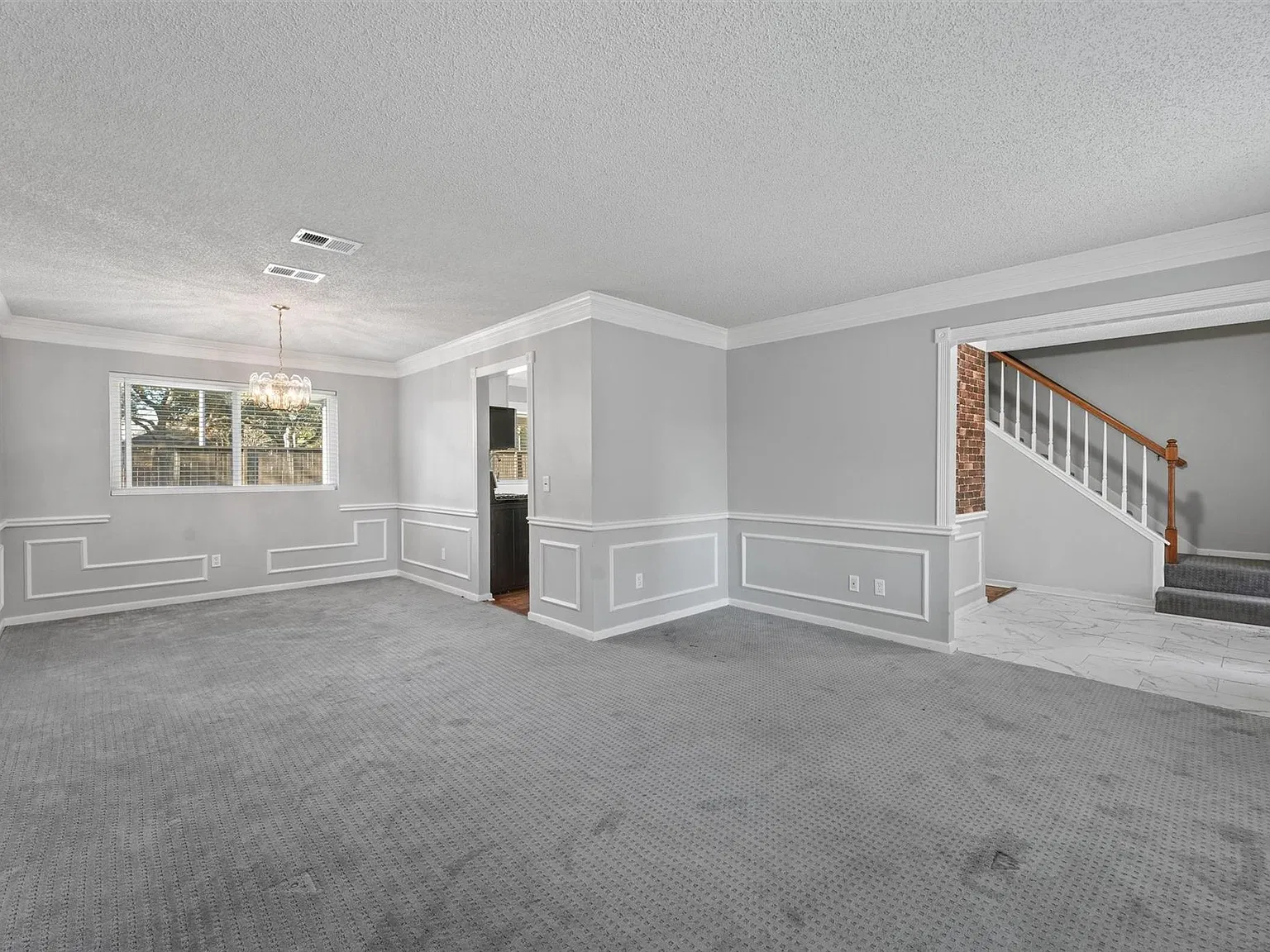 4 bed, 2.5 bath, 2371 sqft, $2,800 — Photo 2