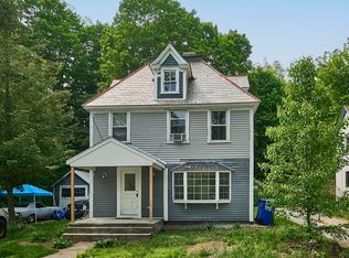 33 River St, Russell, MA 01071