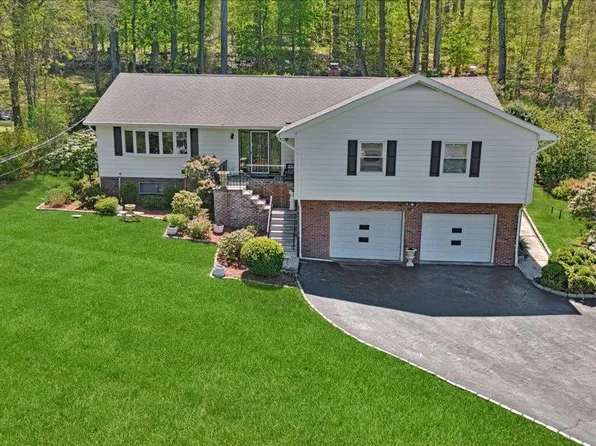 25 Gabriel Drive, Cortlandt Manor, NY 10567