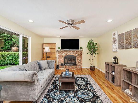 4th image of 21650 SE 33rd Pl
