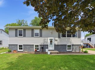 318 Parkway Dr, Blue Grass, IA 52726