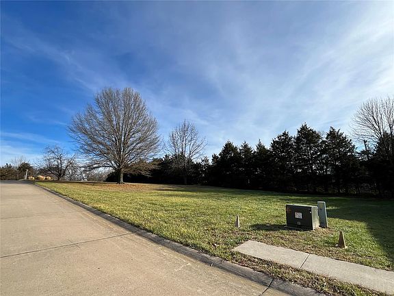 5th image of 304 Heritage Valley Dr