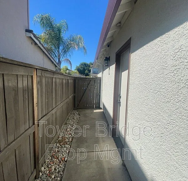 5501 Spring Falls Ct — Photo 8