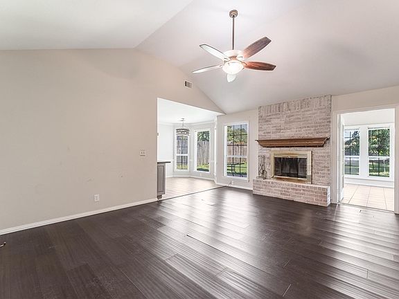 2nd image of 1105 N Oriole Ave
