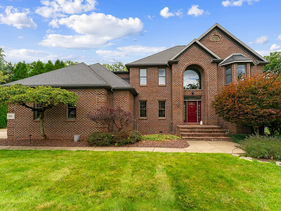 652 Saddlebrook Dr