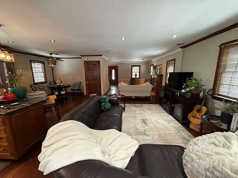 20 Mayfair Ct — Photo 6