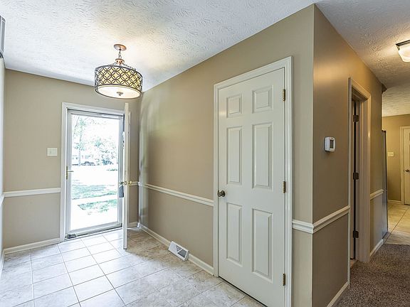 5th image of 150 Redwood Dr