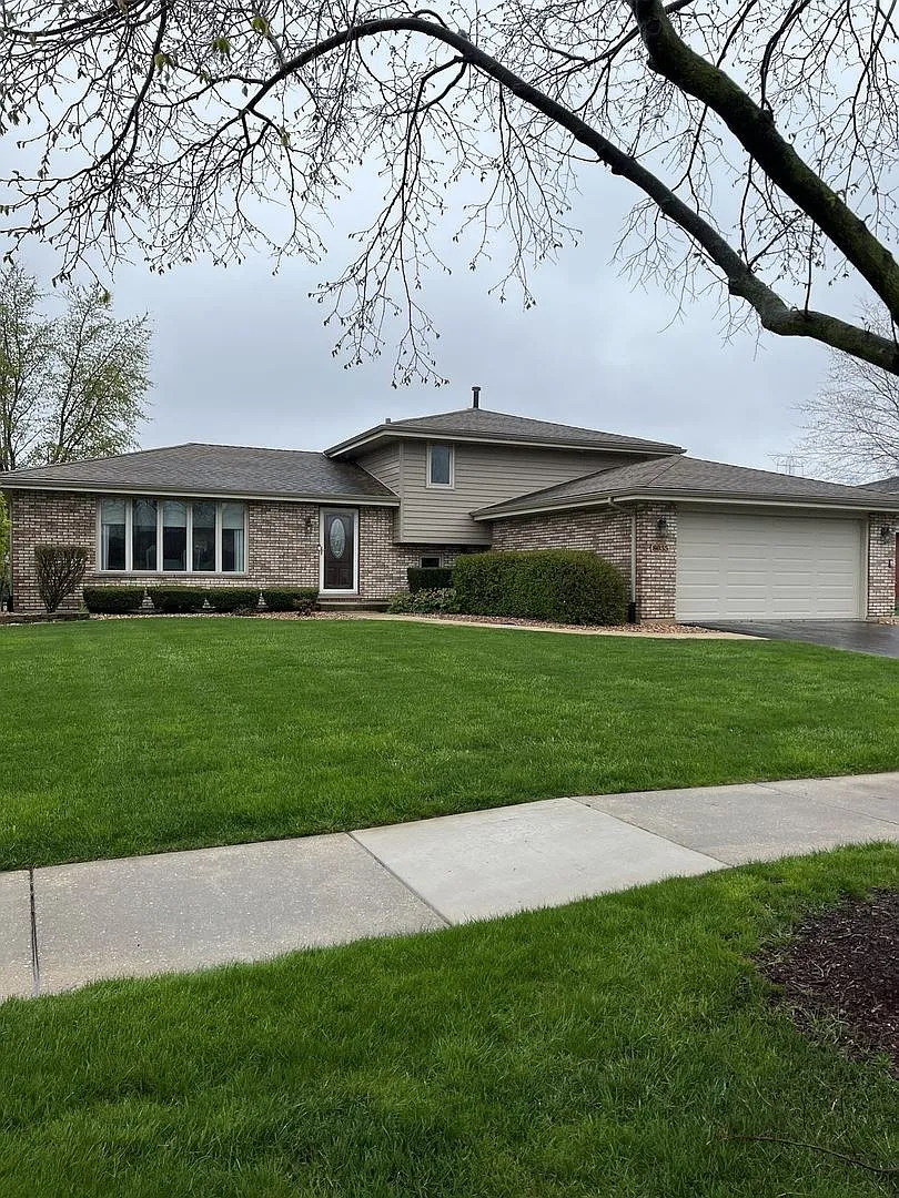 8035 Meadowbrook Ln photo 1