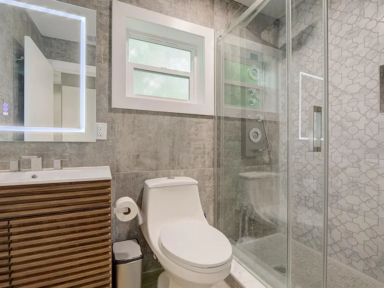 1425 NE 26th Dr #1-2 — Photo 12