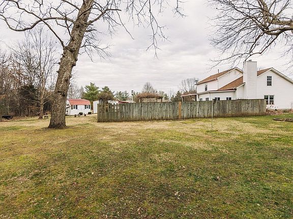 4th image of 127 Pleasant Ln