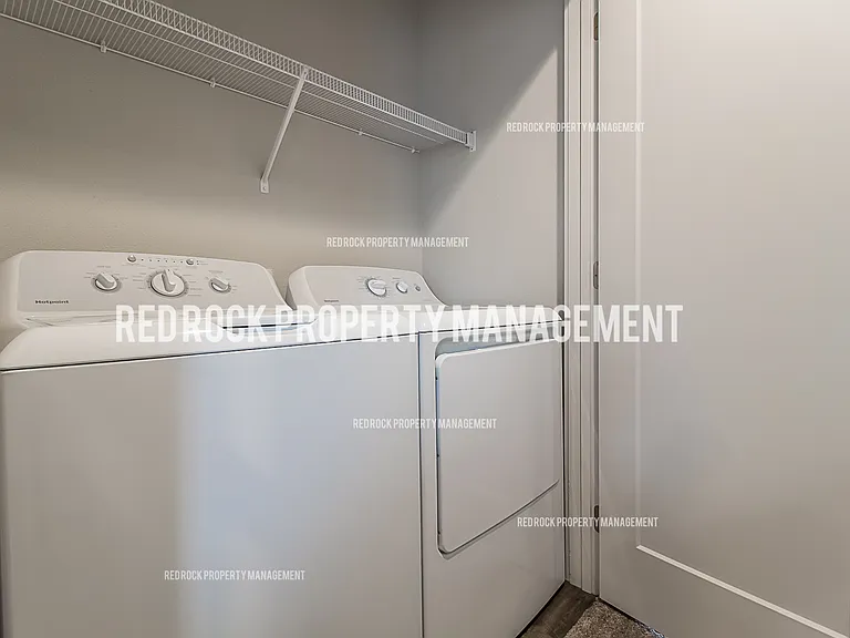 319 S Woodlawn Ln #1 — Photo 22