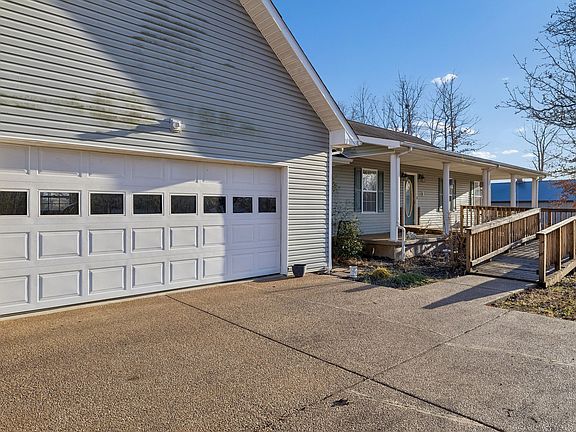 5th image of 115 Boyd Ln