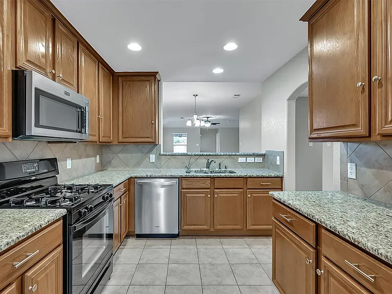 3011 Crescent Oaks Park Ln — Photo 5