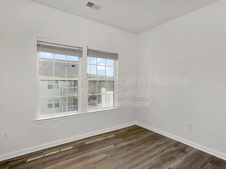 24676 Hutchinson Farm Dr — Photo 21