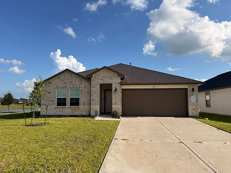 1210 Hughes Crossing Dr — Photo 1