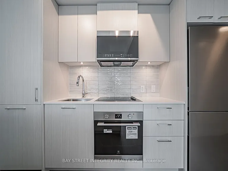 10 Oak St #903 — Photo 17