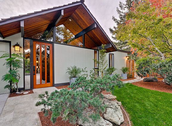 2nd image of 663 Toyon Pl