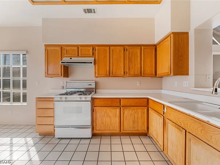 8150 Canto Ave — Photo 5