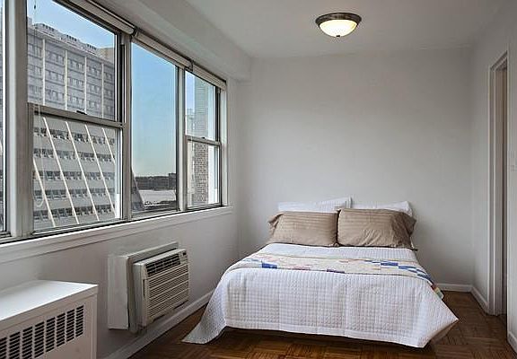 2nd image of 430 W 34th St APT 11-A