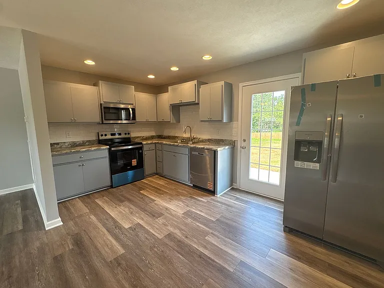 307 W Coffee St — Photo 5