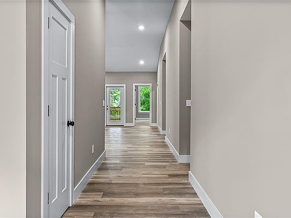 5th image of 156 Grand Oak Cir