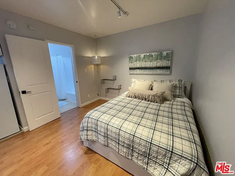 2128 N Beverly Glen Blvd #2 — Photo 4
