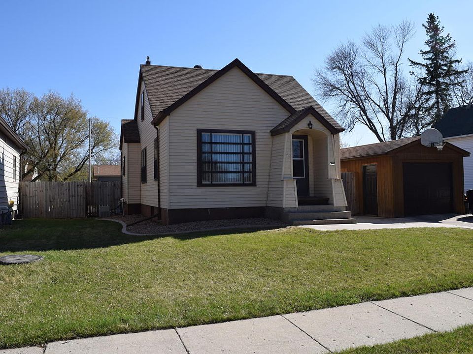 1st image of 217 3rd Ave E