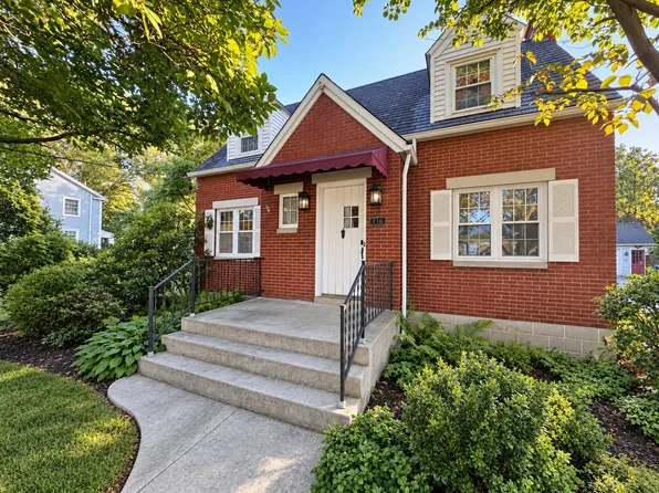 716 Fishburn Rd, Hershey, PA 17033