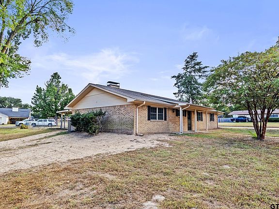 3rd image of 502 Southgate Dr