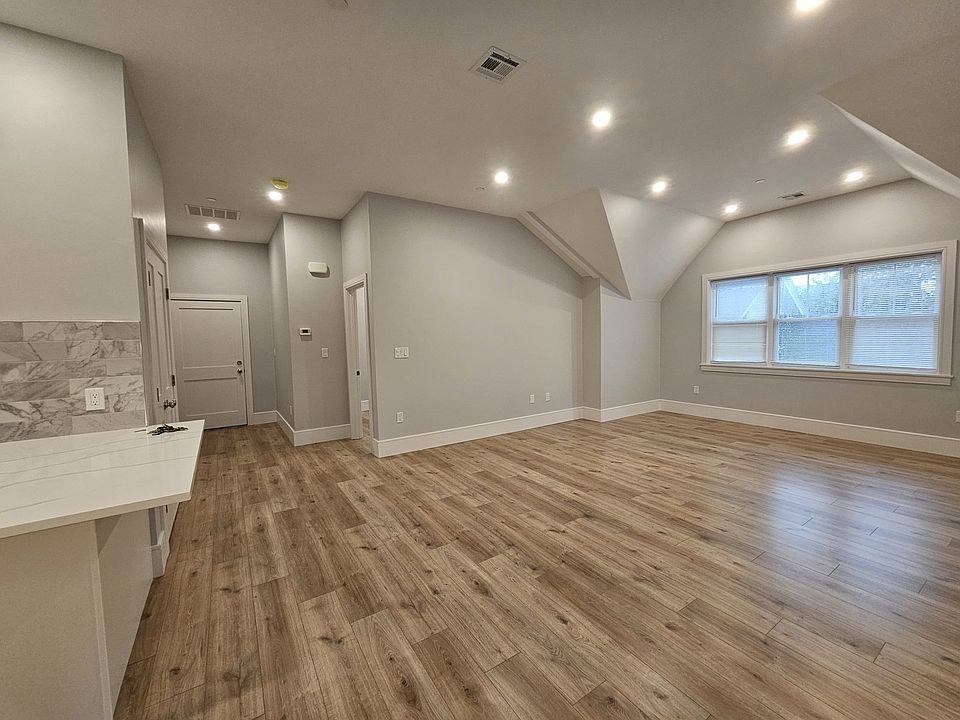 1st image of 11 Holton St #Top