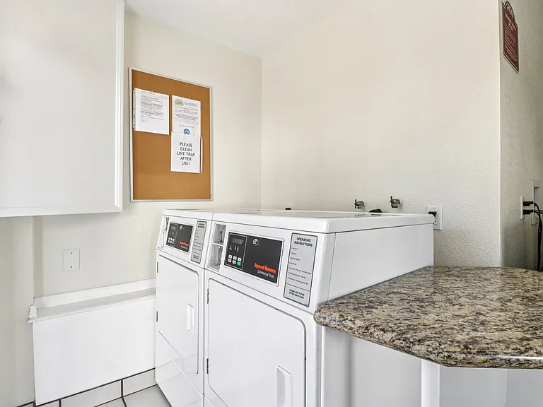 La Jollan Townhomes — Photo 31