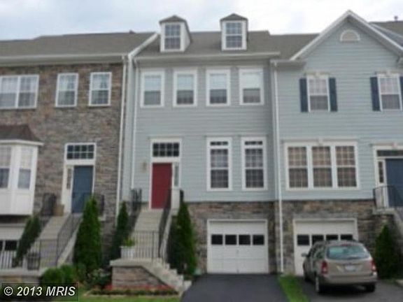2nd image of 840 Bluefield Sq NE