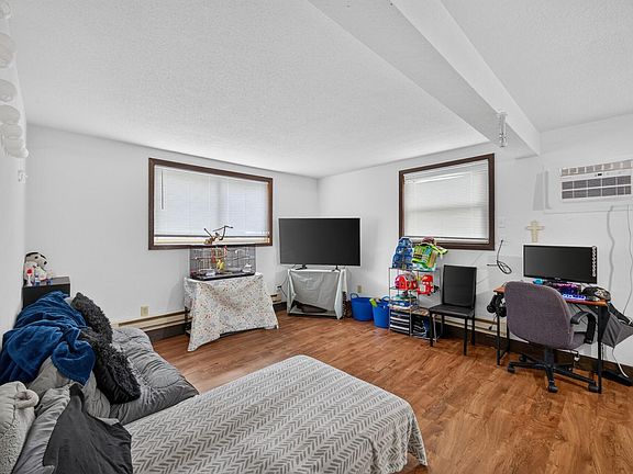 3rd image of 302 W Maple St