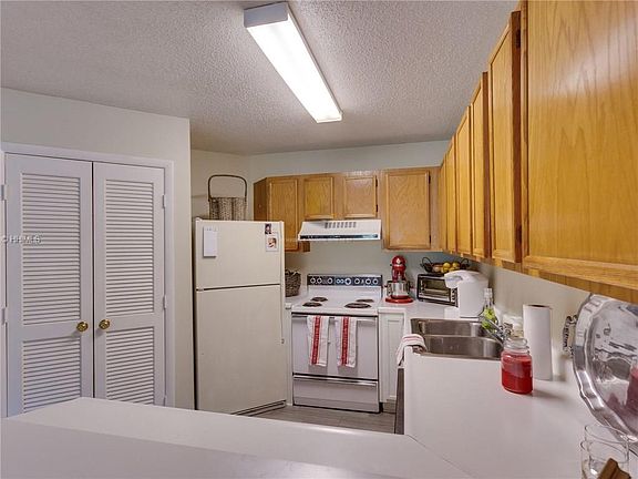 2nd image of 10 Lemoyne Ave Unit 501