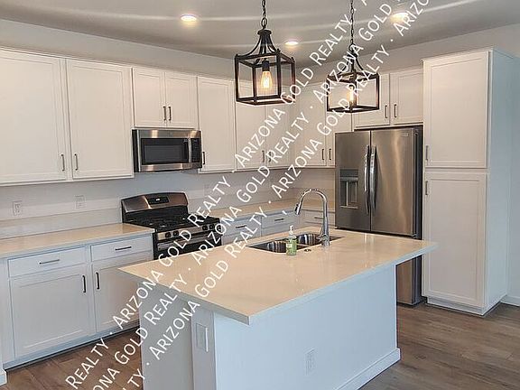 3rd image of 1055 W Diamondback Dr
