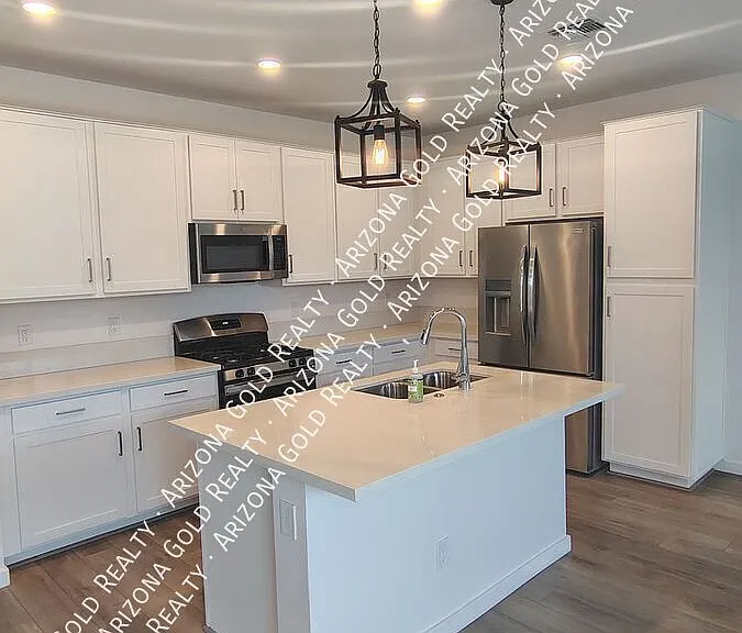 1055 W Diamondback Dr — Photo 3