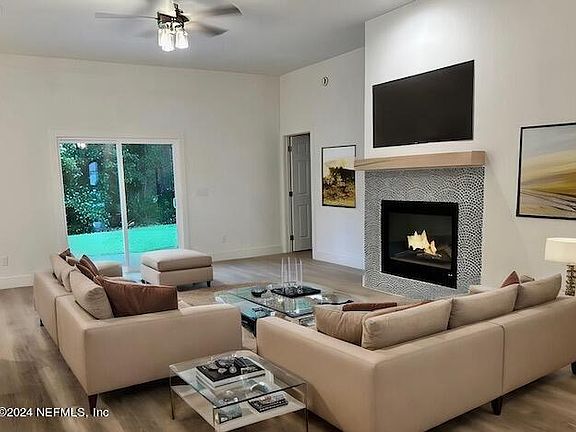 3rd image of 13492 LAS BRISAS Way N