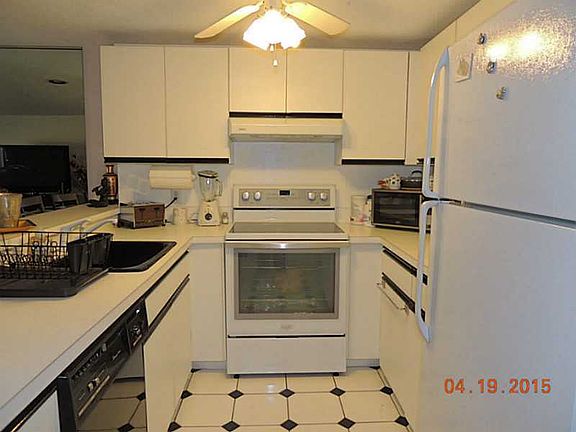 3rd image of 200 Woodlawn Ave APT 211
