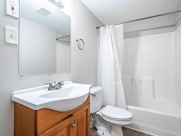 Roxbury Dr — Photo 9
