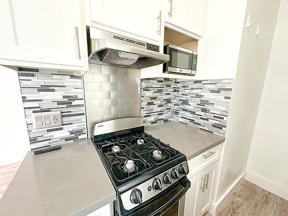 5th image of 40 Westminster Ave APT 8
